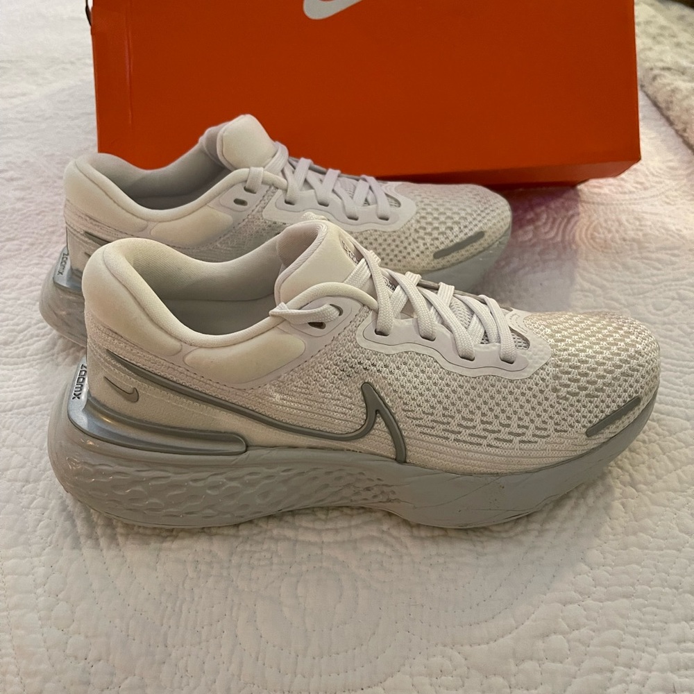 nike invincible run